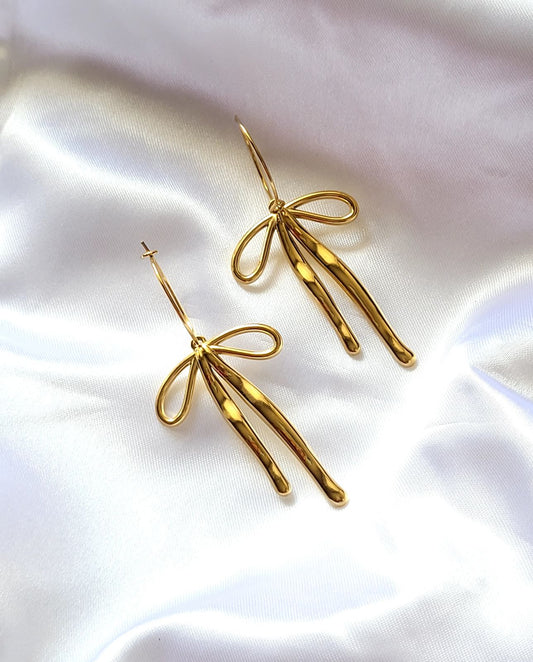 The Ribbon Flow Earrings – 18K Gold-Plated